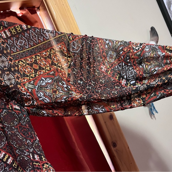 Miss Me Women's Boho Paisley Peasant Top - Picture 7 of 9